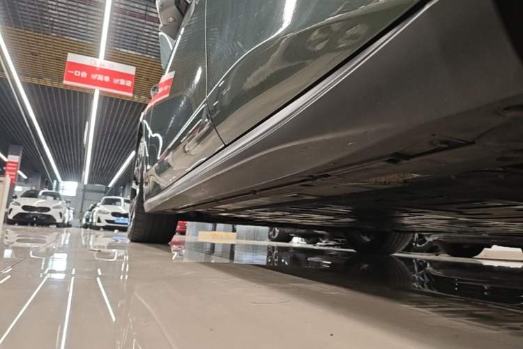 Used Nio ET5 2022 75 kWh Left Side Sill