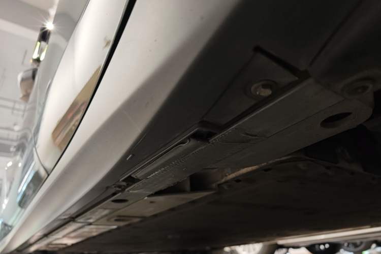 Used Nio ET5 2022 75 kWh Left Side Sill