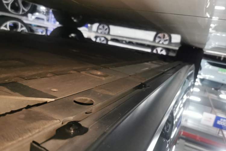 Used Nio ET5 2022 75 kWh Left Side Sill