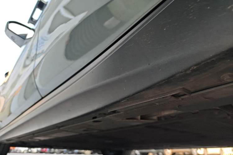 Used Nio ET5 2022 75 kWh Left Side Sill