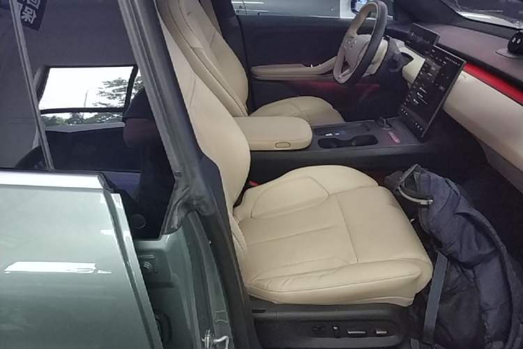 Used Nio ET5 2022 75 kWh Right Front Seat