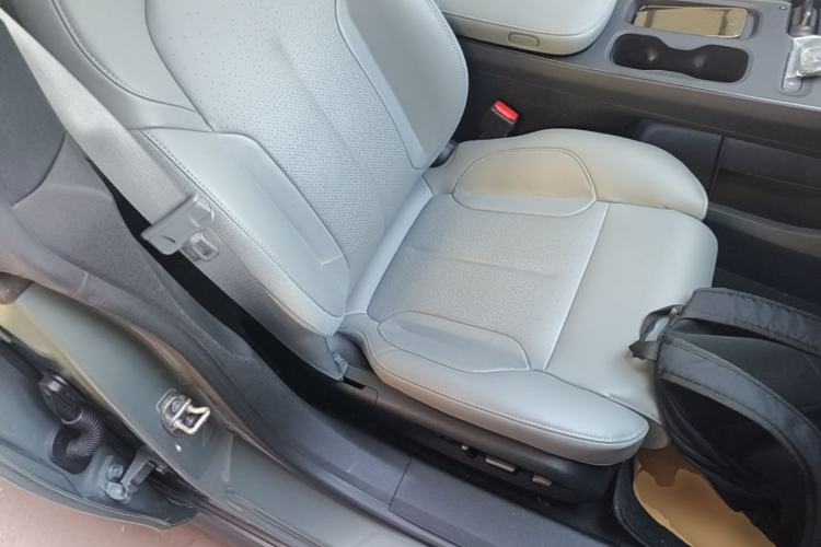 Used Nio ET5 2022 75 kWh Right Front Seat