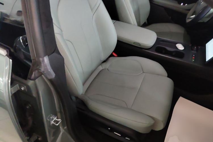 Used Nio ET5 2022 75 kWh Right Front Seat