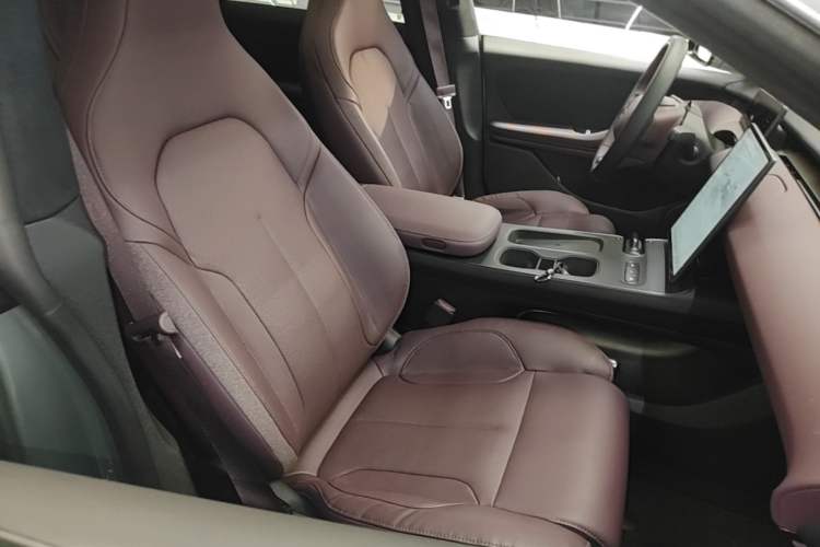 Used Nio ET5 2022 75 kWh Right Front Seat