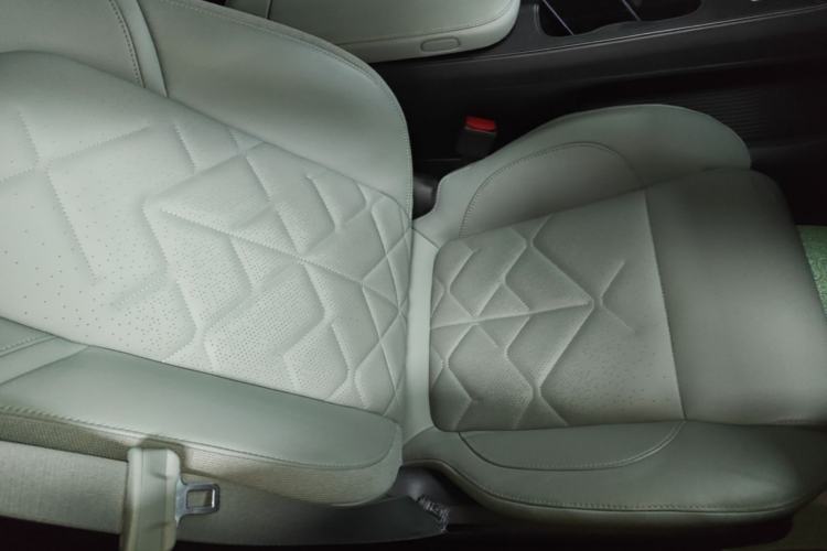 Used Nio ET5 2022 75 kWh Right Front Seat