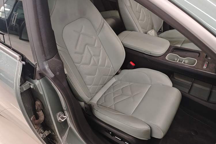 Used Nio ET5 2022 75 kWh Right Front Seat