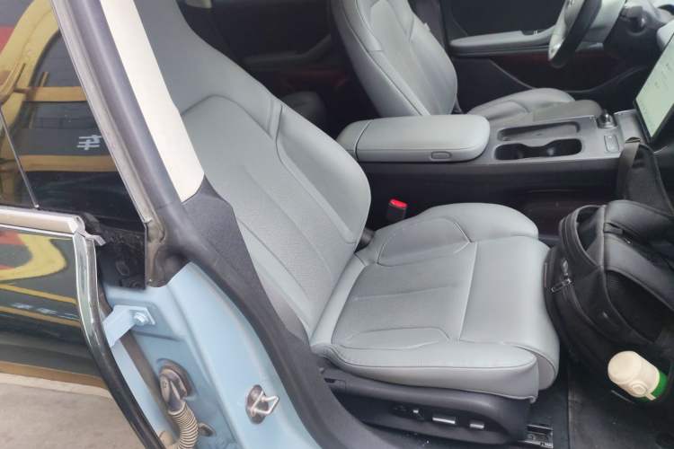 Used Nio ET5 2022 75 kWh Right Front Seat