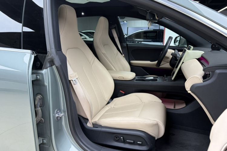 Used Nio ET5 2022 75 kWh Right Front Seat