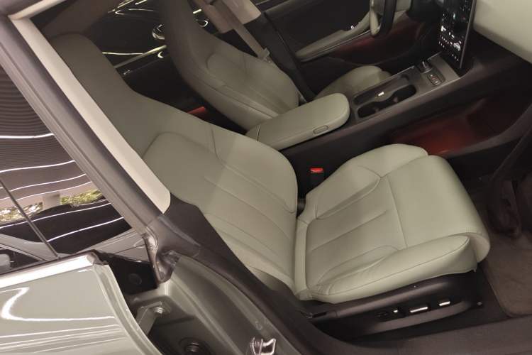 Used Nio ET5 2022 75 kWh Right Front Seat