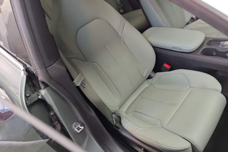 Used Nio ET5 2022 75 kWh Right Front Seat