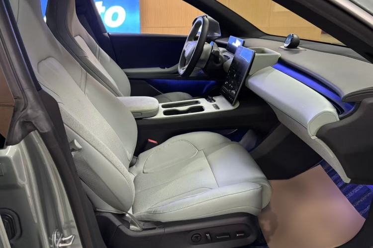 Used Nio ET5 2022 75 kWh Right Front Seat