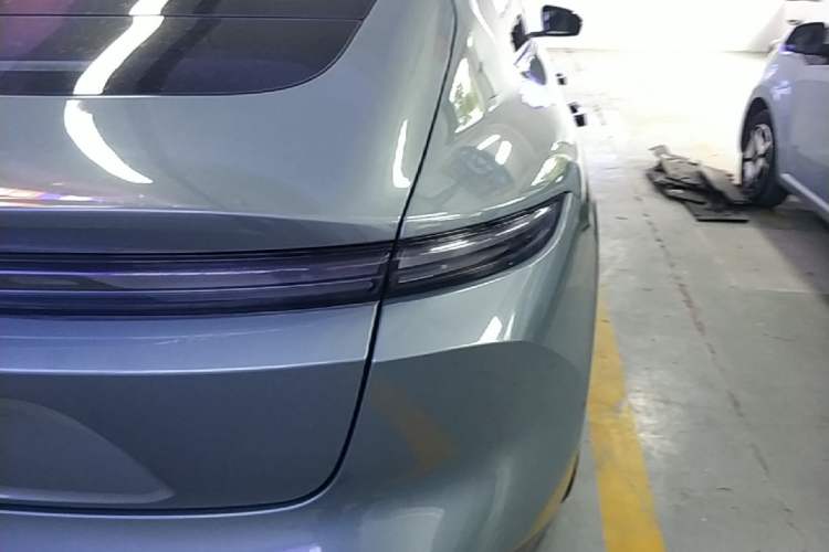 Used Nio ET5 2022 75 kWh Right Rear Taillight