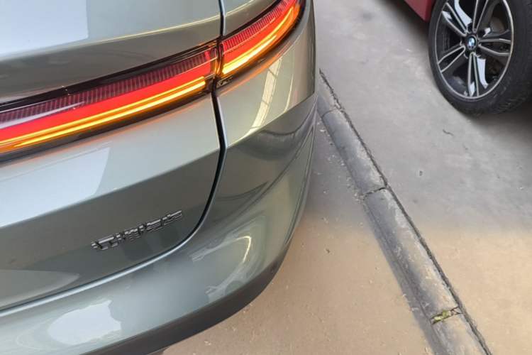 Used Nio ET5 2022 75 kWh Right Rear Taillight