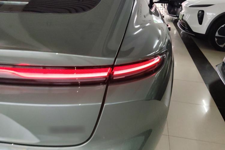 Used Nio ET5 2022 75 kWh Right Rear Taillight