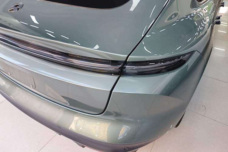 Used Nio ET5 2022 75 kWh Right Rear Taillight