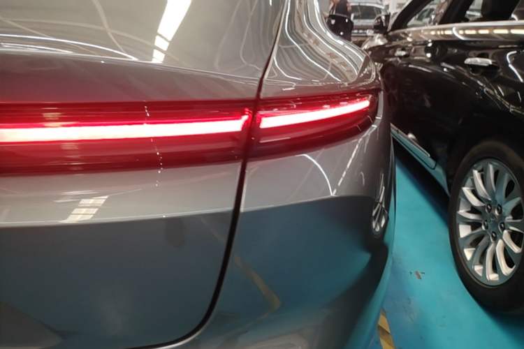 Used Nio ET5 2022 75 kWh Right Rear Taillight