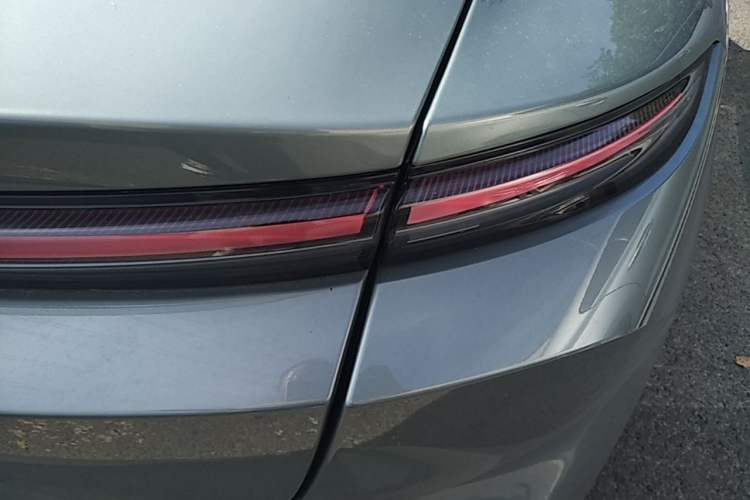 Used Nio ET5 2022 75 kWh Right Rear Taillight