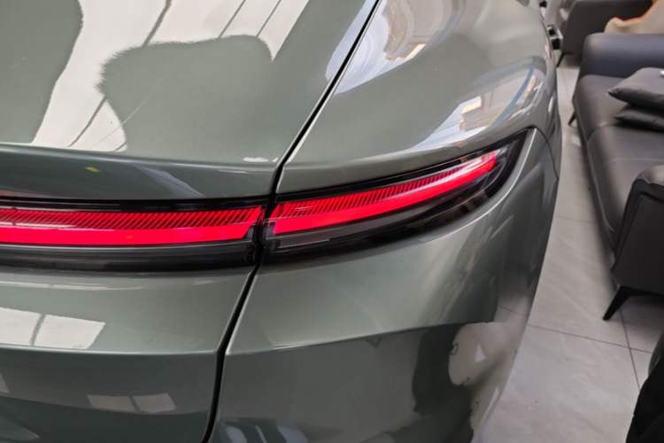 Used Nio ET5 2022 75 kWh Right Rear Taillight