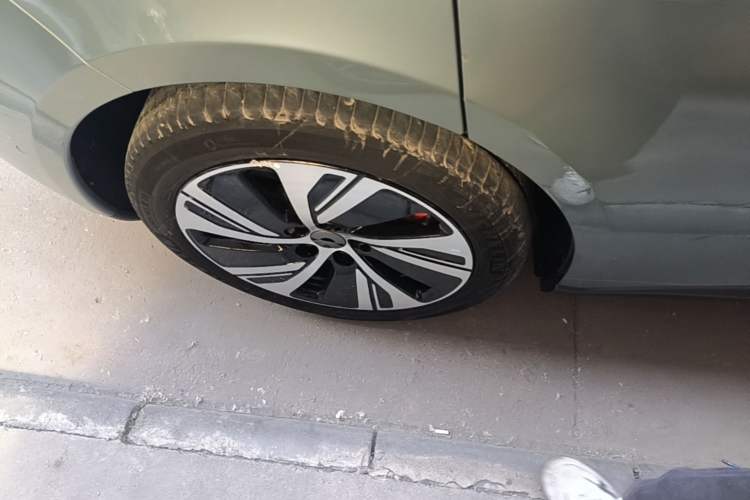 Used Nio ET5 2022 75 kWh Right Rear Wheel Hub