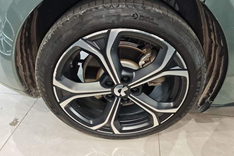 Used Nio ET5 2022 75 kWh Right Rear Wheel Hub