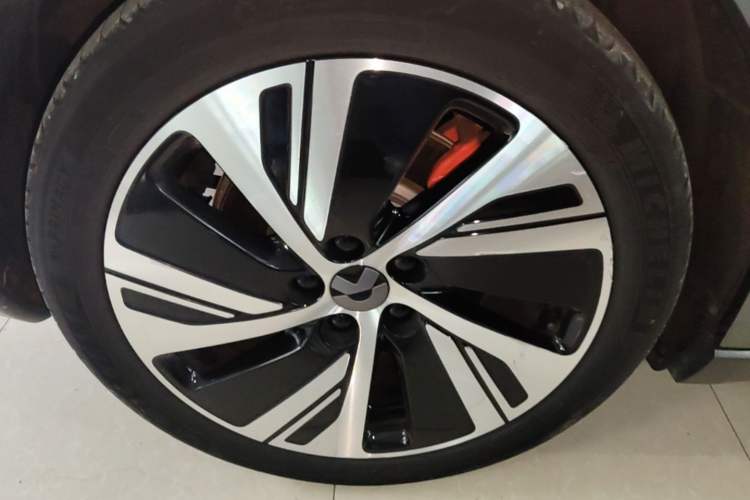 Used Nio ET5 2022 75 kWh Right Rear Wheel Hub