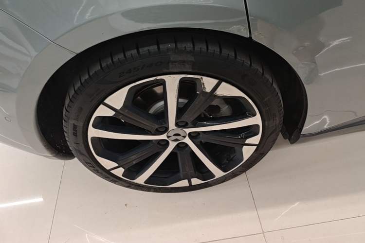 Used Nio ET5 2022 75 kWh Right Rear Wheel Hub