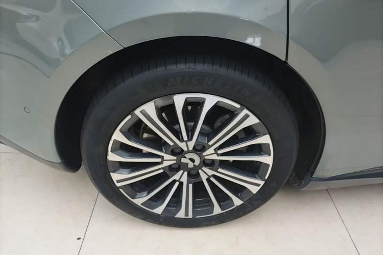 Used Nio ET5 2022 75 kWh Right Rear Wheel Hub