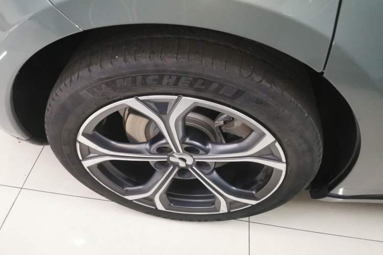 Used Nio ET5 2022 75 kWh Right Rear Wheel Hub