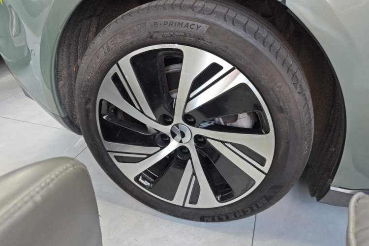 Used Nio ET5 2022 75 kWh Right Rear Wheel Hub