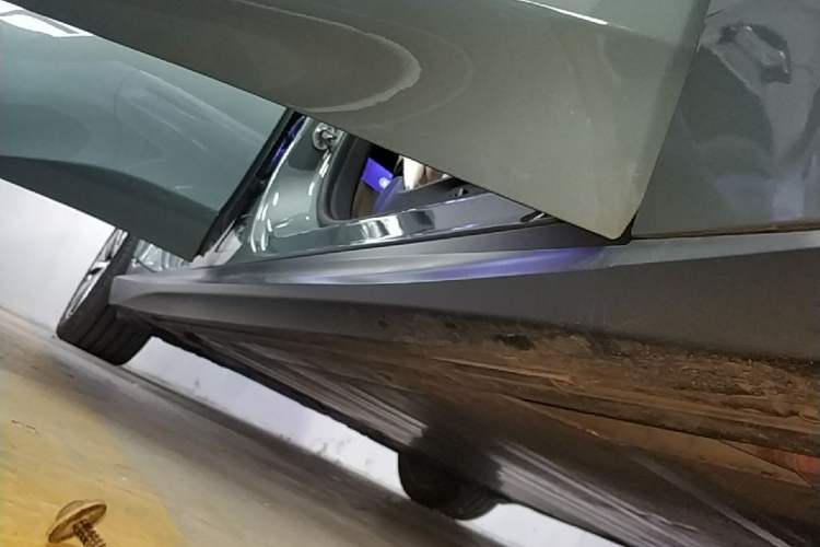 Used Nio ET5 2022 75 kWh Right Side Sill
