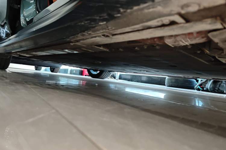 Used Nio ET5 2022 75 kWh Right Side Sill