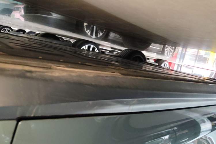 Used Nio ET5 2022 75 kWh Right Side Sill
