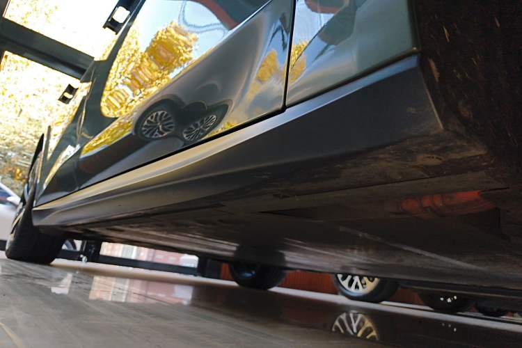 Used Nio ET5 2022 75 kWh Right Side Sill