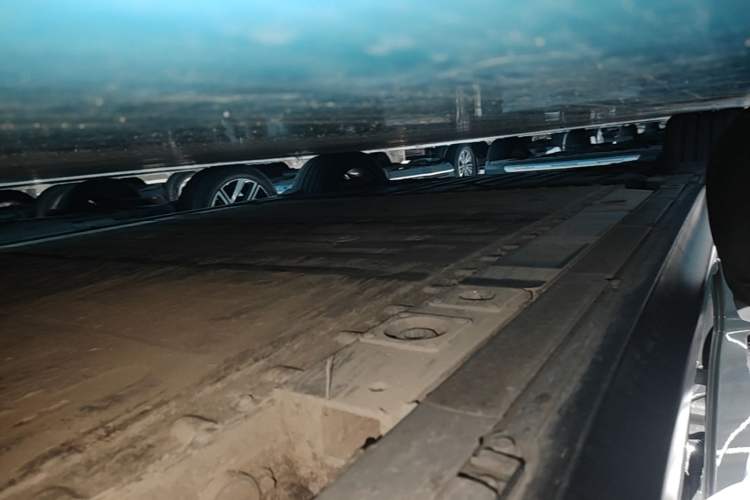 Used Nio ET5 2022 75 kWh Right Side Sill