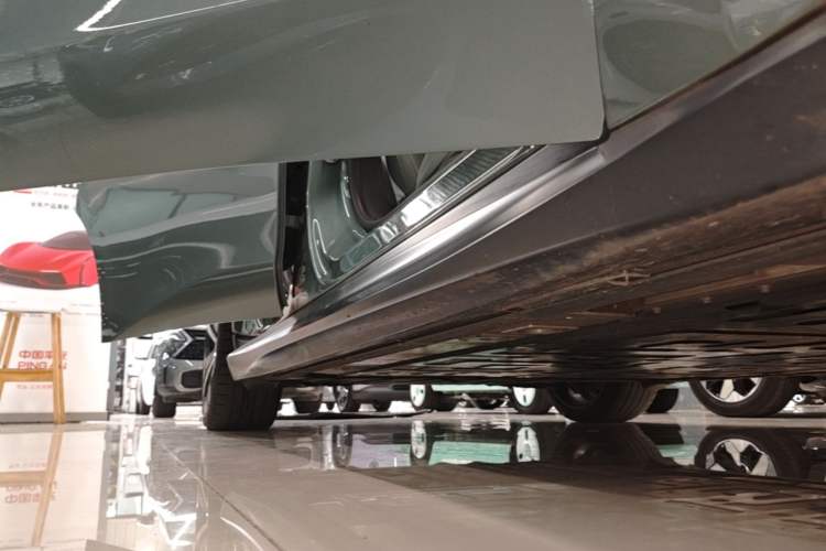 Used Nio ET5 2022 75 kWh Right Side Sill