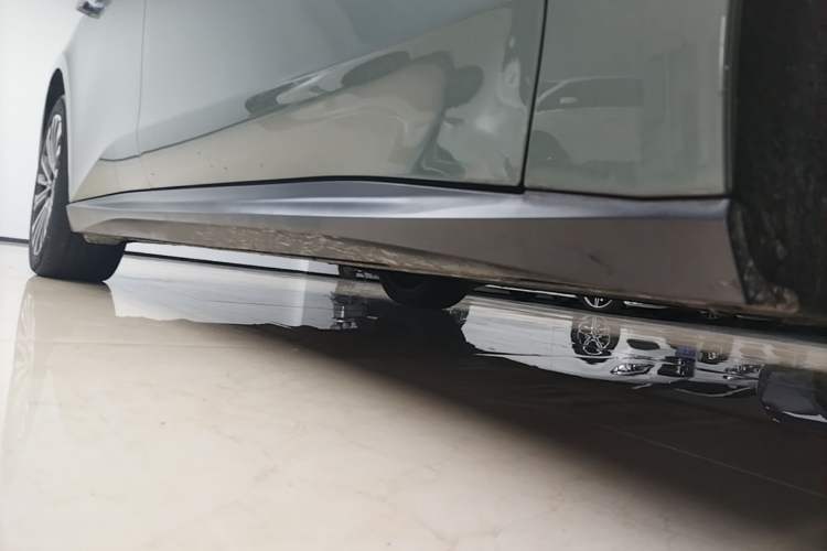 Used Nio ET5 2022 75 kWh Right Side Sill