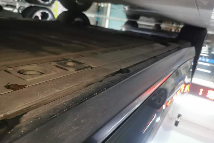 Used Nio ET5 2022 75 kWh Right Side Sill