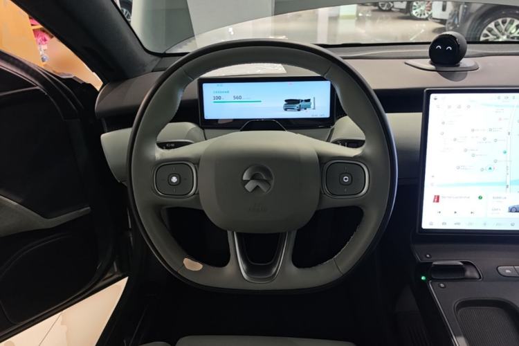 Used Nio ET5 2022 75 kWh Steering Wheel