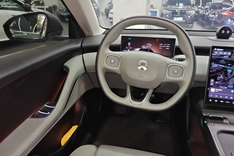 Used Nio ET5 2022 75 kWh Steering Wheel
