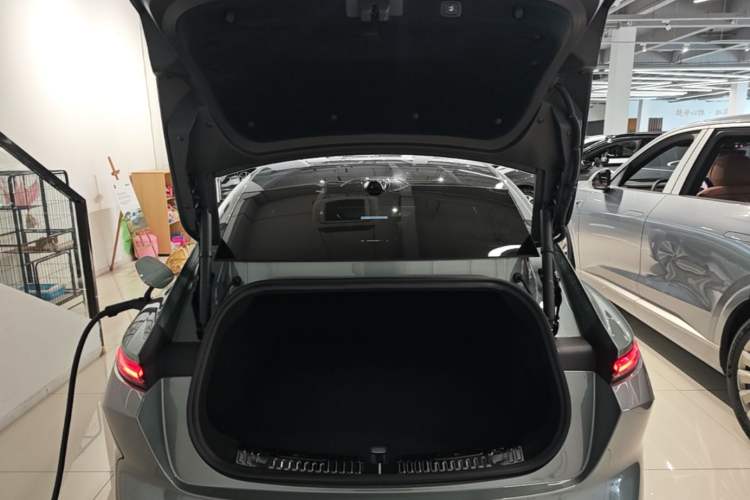 Used Nio ET5 2022 75 kWh Trunk