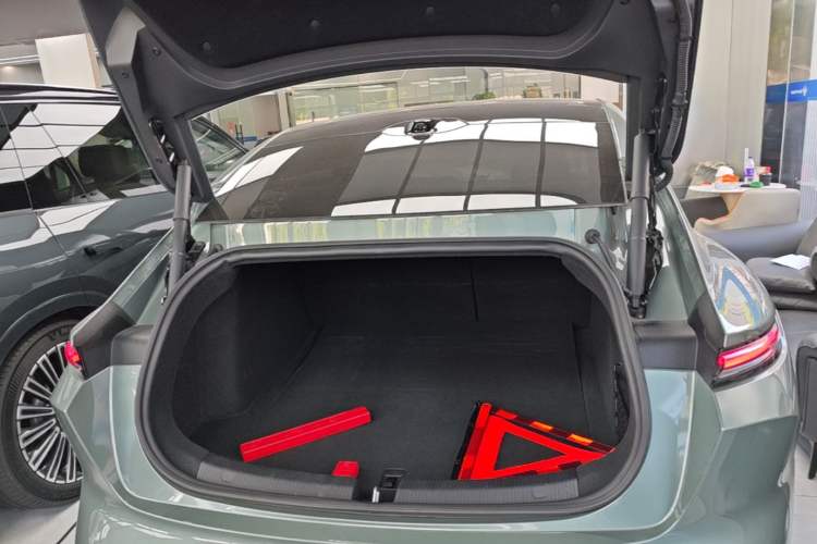 Used Nio ET5 2022 75 kWh Trunk