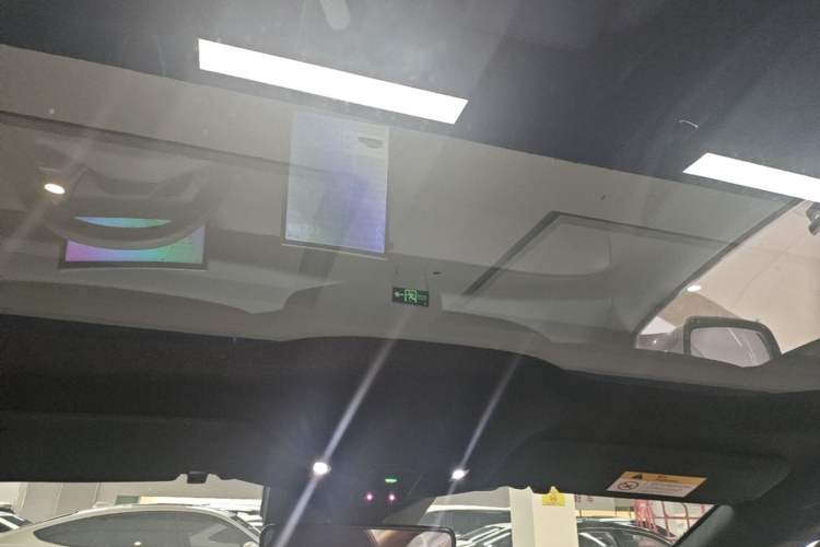 Used Nio ET5 2022 75 kWh Headliner