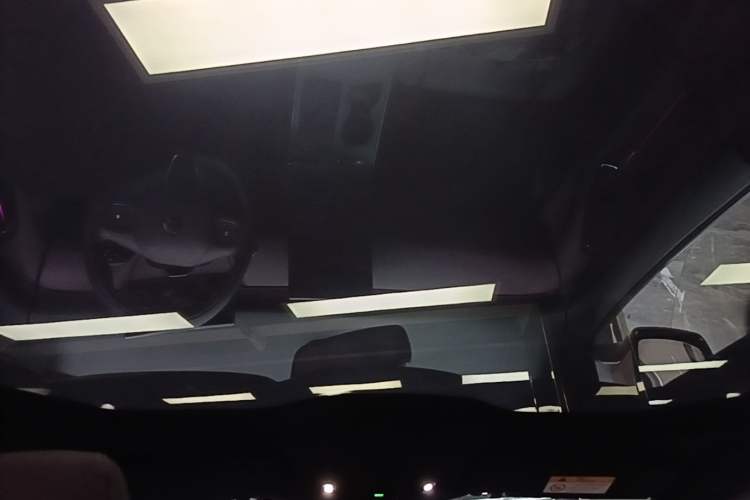 Used Nio ET5 2022 75 kWh Headliner