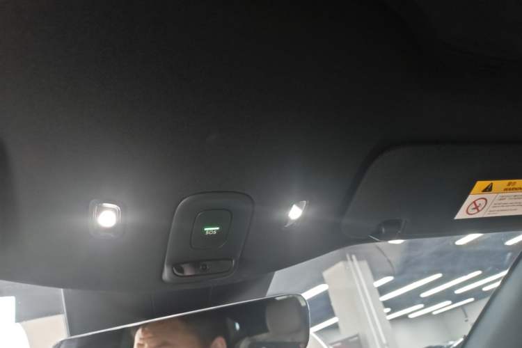 Used Nio ET5 2022 75 kWh Headliner