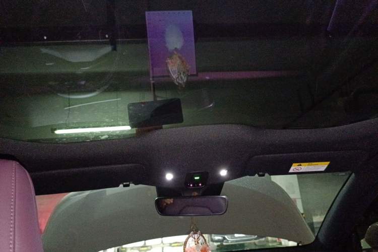 Used Nio ET5 2022 75 kWh Headliner
