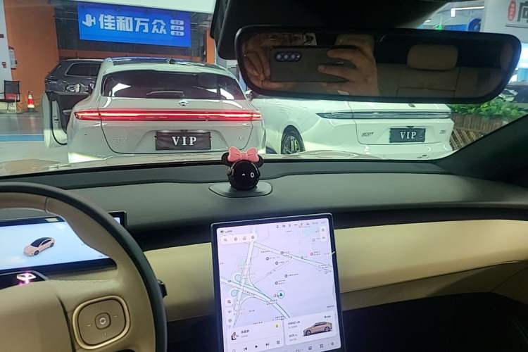 Used Nio ET5 2022 75 kWh Headliner