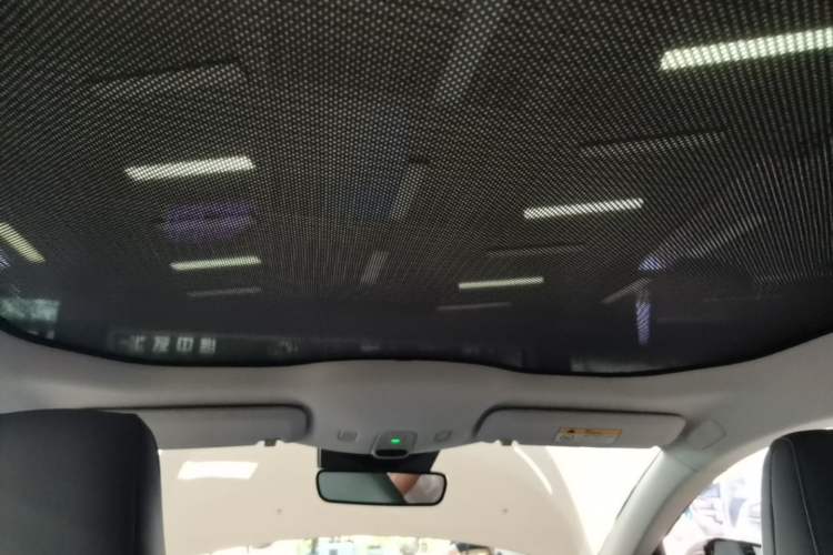Used Nio ET5 2022 75 kWh Headliner