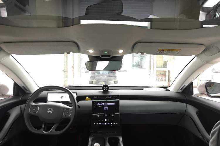 Used Nio ET5 2022 75 kWh Headliner
