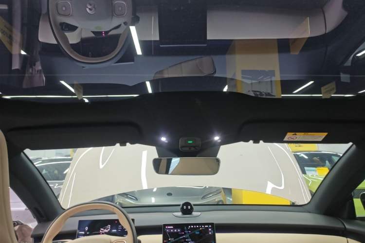 Used Nio ET5 2022 75 kWh Headliner