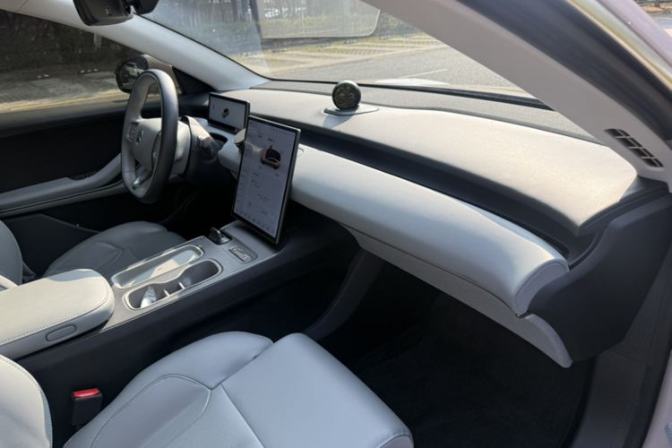Used Nio ET5 2022 75 kWh Interior 11